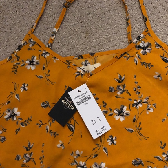 NWT. Hollister Womens Top - Picture 2 of 6
